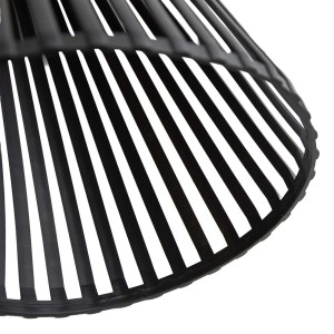 Zbliżenie czarnej latarenki solarnej t.b.t. o strukturze listew.