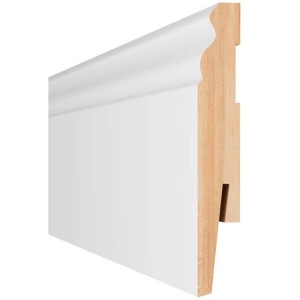 Biała listwa przypodłogowa z teksturą drewna do wnętrz.