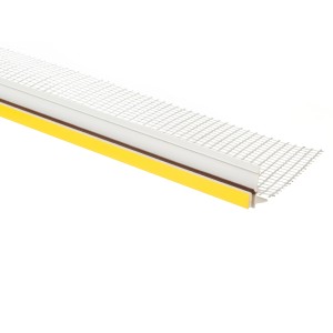 Zbliżenie białego profilu tynkarskiego z żółtym paskiem klejącym i siatką wzmacniającą.