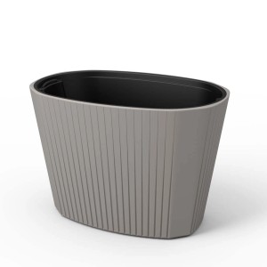 Szara doniczka t.b.t. z rowkowaną powierzchnią do użytku wewnątrz i na zewnątrz.