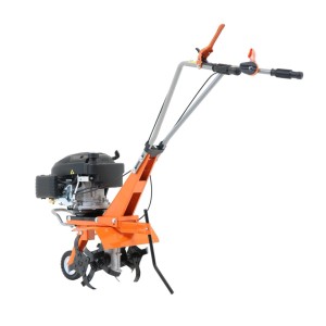 Pomarańczowy glebogryzark spalinowy do uprawy gleby w ogrodzie.