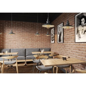 Aranżacja ściany z czerwonymi płytkami klinkierowymi t.b.t. w restauracji.