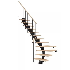 Schody wewnętrzne t.b.t. ze stopniami drewnianymi i czarną barierką.