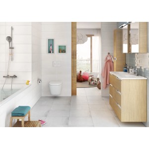 Nowoczesna łazienka z umywalką, toaletą i wanną w jasnym stylu.