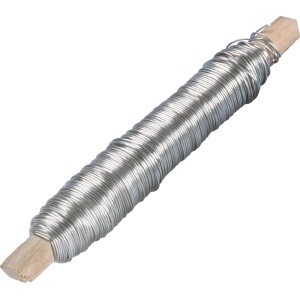 Srebrny drut wiązałkowy, ocynkowany, o grubości 0,7 mm i długości 40 m, nawinięty na drewniany pręt.