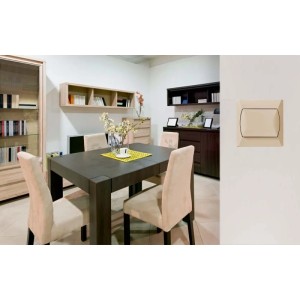 Beżowy włącznik t.b.t. w aranżacji salonu. Włącznik ścienny do światła.