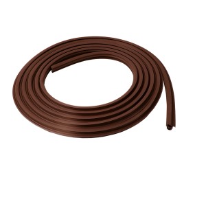 Brązowa uszczelka do drzwi t.b.t. do akcesoriów drzwiowych, zwinięta.