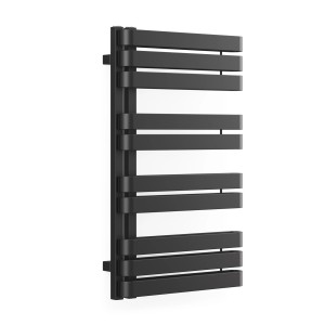Czarny grzejnik t.b.t. do łazienki i salonu.