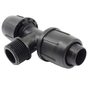 Czarny trójnik do nawadniania podziemnego.