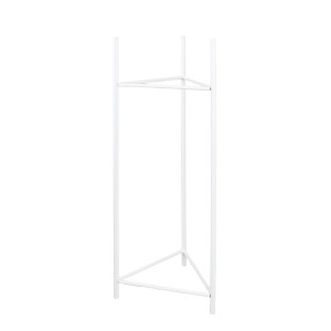Biały, minimalistyczny metalowy stojak na kwiaty.