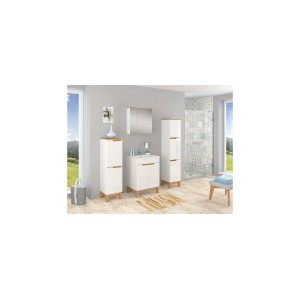 Nowoczesny, biały zestaw mebli łazienkowych z drewnianymi detalami, składający się z szafki pod umywalkę, szafki lustrzanej i szafek wysokich.