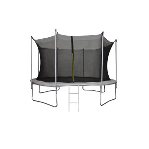 Szara trampolina ogrodowa z siatką zabezpieczającą i drabinką.