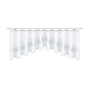 Biała firana t.b.t. z kwiatowym wzorem do dekoracji okien.