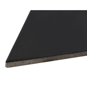 Zbliżenie czarnej płytki ściennej t.b.t.