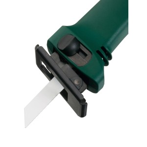 Brzeszczot do piły szablastej LUX Bi-Metal drobny, 100 mm, 2 szt., zamontowany w pile szablastej.