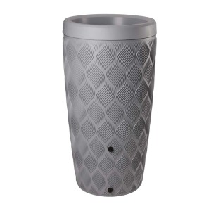 Szary zbiornik na deszczówkę t.b.t. z dekoracyjną powierzchnią do ogrodu.