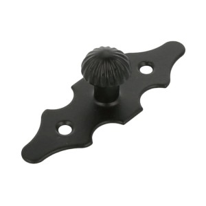 Czarny gałka meblowa z ozdobną płytką do szafek i szuflad.