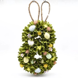 Dekoracyjny wieniec wielkanocny na drzwi w kształcie zajączka z jajkami i kwiatami.