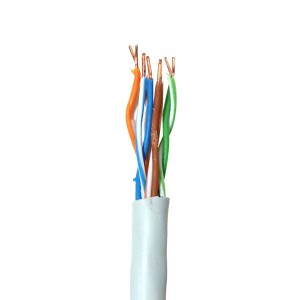 Kabel telekomunikacyjny t.b.t. z kolorowymi żyłami.