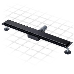 Czarny odpływ liniowy do prysznica z regulowanymi nóżkami.