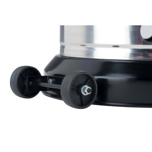 Zbliżenie: Przenośny grzejnik gazowy ze stali nierdzewnej z kółkami.