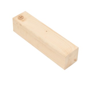 Drewno heblowane, t.b.t., jasne drewno świerkowe do konstrukcji wewnętrznych.