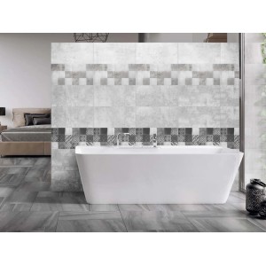 Łazienka z szarymi, wzorzystymi płytkami ściennymi t.b.t. i białą wanną.