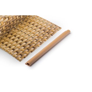 t.b.t. Akcesoria do ogrodzeń: Mata pleciona i listwa wykończeniowa w kolorze brązowo-beżowym.