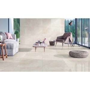 Beżowe płytki podłogowe ułożone w salonie.