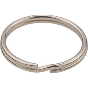 Metalowy breloczek do kluczy do transportu i organizacji.