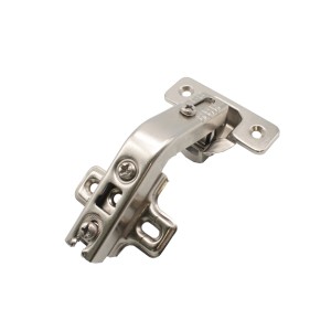 Zbliżenie srebrnego zawiasu meblowego.