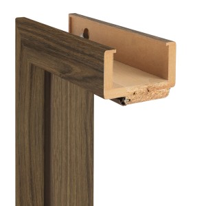 Ościeżnica drzwiowa t.b.t. w kolorze drewna, widok szczegółowy.