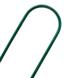 Zielony metalowy łuk do ogrodu i pergoli.