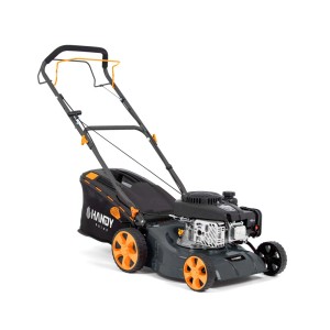 Kosiarka spalinowa z koszem na trawę i pomarańczowymi akcentami.