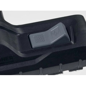 Zbliżenie przełączanej dyszy podłogowej Kärcher z przełącznikiem do czyszczenia na mokro i na sucho.