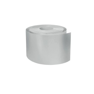 Szara mata osłonowa t.b.t. w rolce na ogrodzenie.