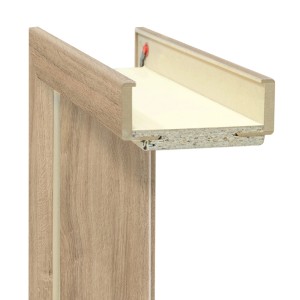 Zbliżenie na ościeżnicę drzwiową (t.b.t.) w kolorze drewna. Solidne i stylowe rozwiązanie drzwiowe OBI.