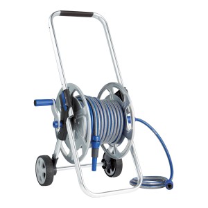 Zestaw wózka na wąż metalowy LUX Comfort z wężem 30 m, zraszaczem i złączkami.
