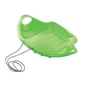 Zielone plastikowe sanki t.b.t. ze sznurkiem do ciągnięcia dla dzieci.