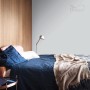 Farba do ścian w sypialni: kolor t.b.t. na ścianie nad łóżkiem.