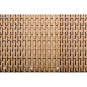 Zbliżenie maty ogrodzeniowej t.b.t. z plecionym wzorem i oczkami.