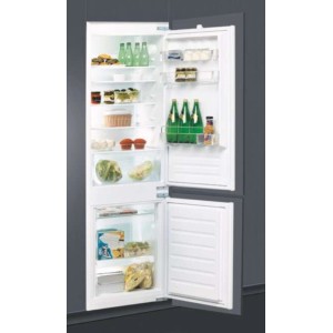 Otwarta lodówka do zabudowy wypełniona jedzeniem.