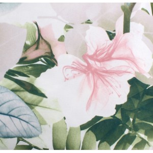 Zbliżenie zasłony t.b.t. z kwiatowym wzorem w kolorze różowym i zielonym.