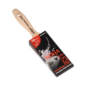 Pędzel płaski, 50 mm, z drewnianą rączką i czarnym opakowaniem. Kategoria: Pędzle.