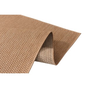 Zbliżenie beżowego dywanu z krótkim włosiem o tkanej strukturze.