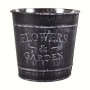 Czarna osłonka na doniczkę z napisem "Flowers & Garden", styl vintage.