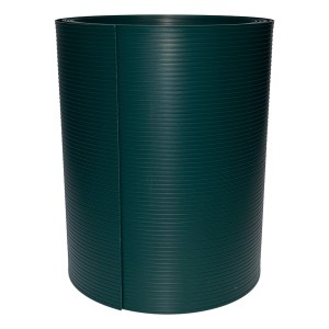 Zielona mata ogrodzeniowa t.b.t. w rolce, idealna jako osłona prywatności w ogrodzie.