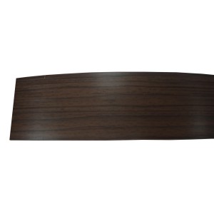 t.b.t. karnisz sufitowy w ciemnym kolorze drewna.