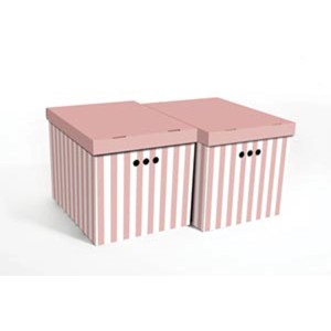 Dwa różowe, paskowane pudełka kartonowe t.b.t. z pokrywkami.
