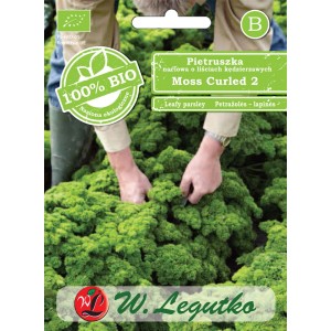 Opakowanie nasion pietruszki 'Moss Curled 2'. Zielona, kędzierzawa pietruszka na grządce.